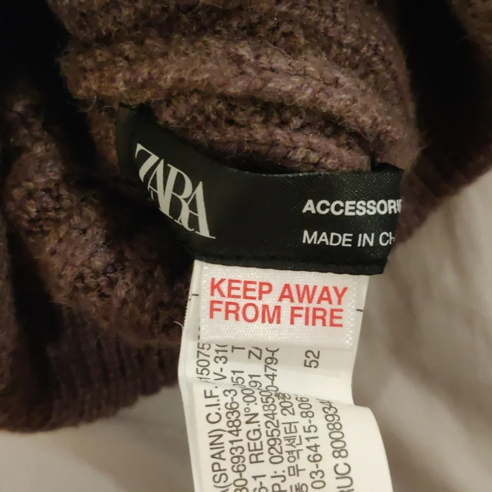 Zara Dark Brown Knit Pom Childs Hat Y2K Cottagecore